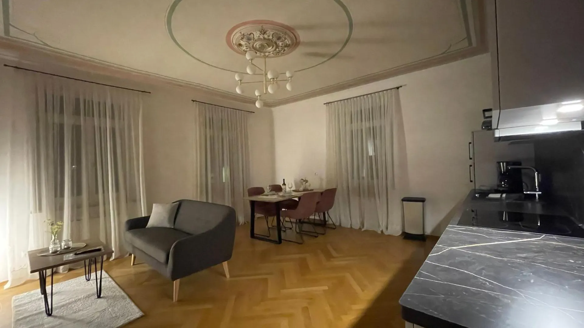 אמברג Aus-Zeit Apartments 0*,